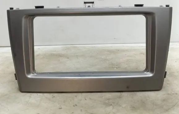 Toyota Avensis T270 Radio/GPS head unit trim 5540505180 9850