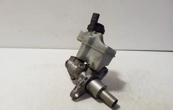 Audi Q3 8U Master brake cylinder 5N2611301A