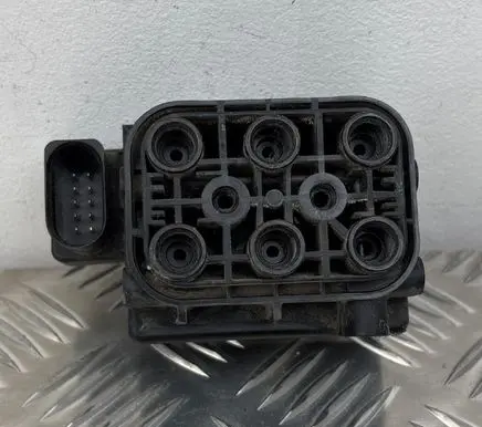 Volkswagen Touareg II Air suspension valve block 15152400272 150927 990565