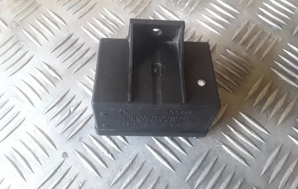 Citroen C6 Glow plug pre-heat relay 0281003018
