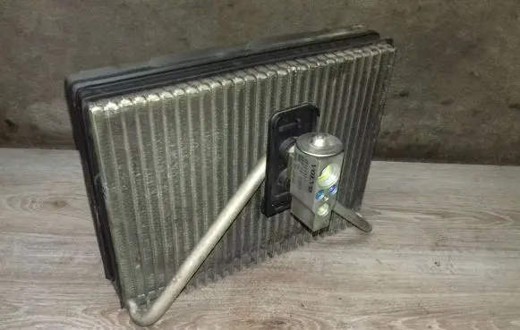 Air conditioning (A/C) radiator (interior)