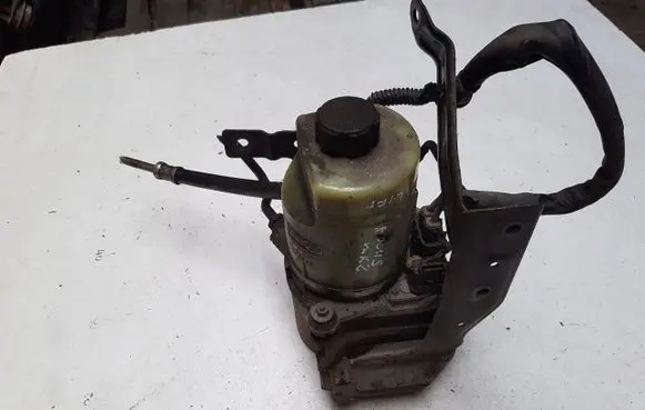 Ford Focus Power steering pump 4M5J3K514AA