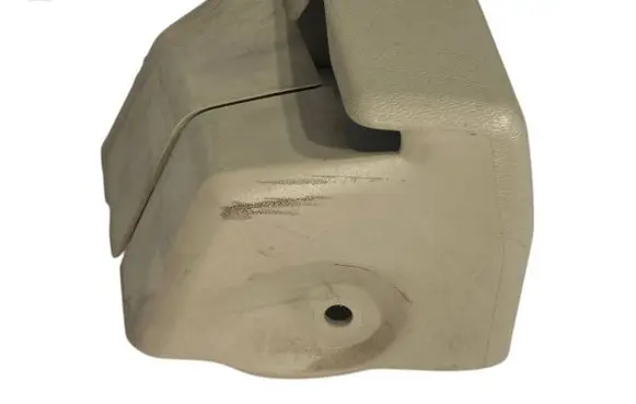 Volvo XC70 Seat belt trim 