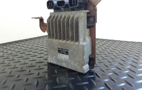 Toyota Avensis T250 Fuel injection control unit/module 8987120070 1310001371
