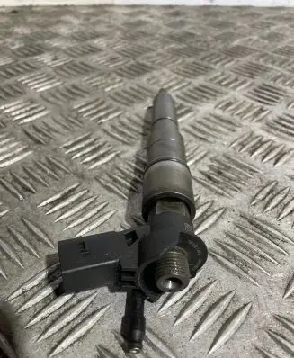 BMW 5 E60 E61 Fuel injector 7792721
