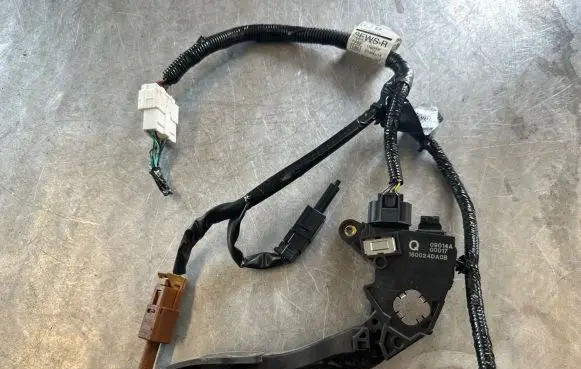 Nissan Juke I F15 Accelerator throttle pedal 180024DA0B