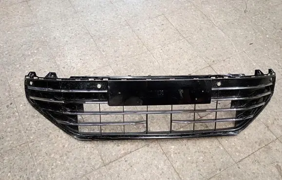 Volkswagen PASSAT B9 Front bumper upper radiator grill 3j0853677b