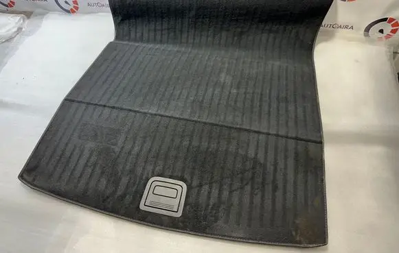 Trunk/boot floor carpet liner