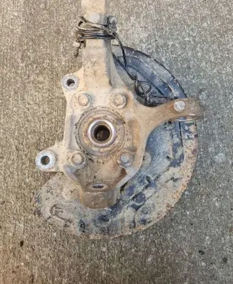 Ford Explorer V Front wheel hub BB533K170A