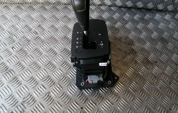 Volvo V50 Gear shifter/selector 30759660 P30759660