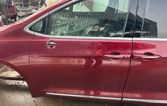 Chrysler Pacifica Front door 
