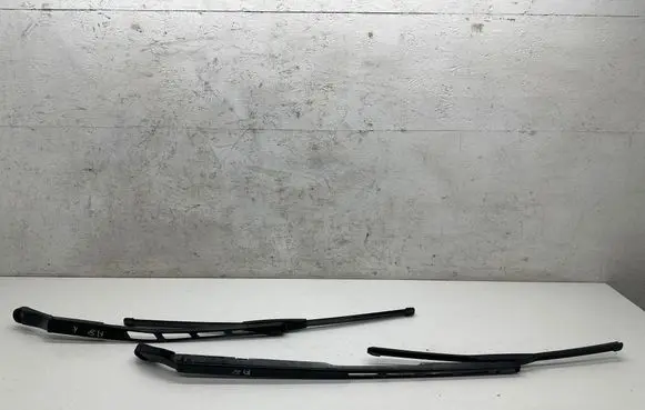 Audi A8 S8 D4 4H Windshield/front glass wiper blade 3392125892