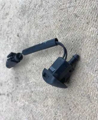 BMW 5 E60 E61 Windshield washer spray nozzle 7132969 61667132969 61667046060