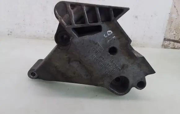 Volkswagen PASSAT B6 Engine mounting bracket 03G199207