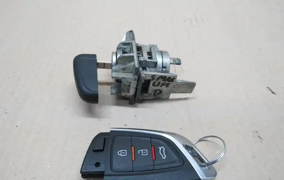 Ford S-MAX Front door lock (next to the handle) 3M5AR21990AH