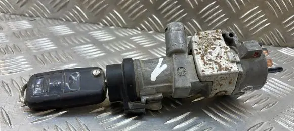Volkswagen PASSAT B5.5 Ignition lock 4B0905851M