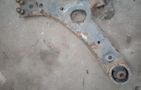 KIA Sportage Front lower control arm/wishbone
