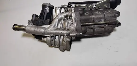 Land Rover Discovery 4 - LR4 EGR valve 9X2Q9U438CA