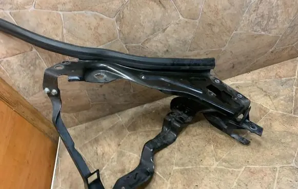 Mercedes-Benz C W204 Headlight/headlamp mounting bracket A204620596