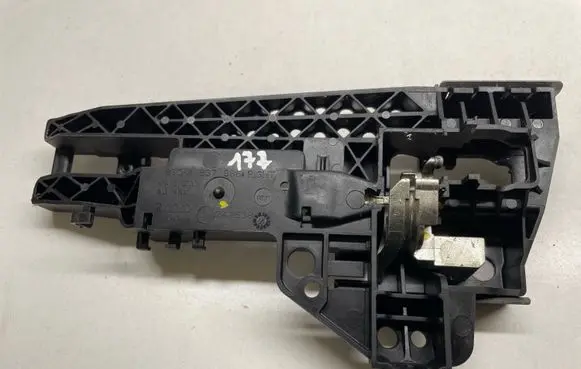 Audi A4 S4 B8 8K Front door exterior handle/bracket 8T0837886A