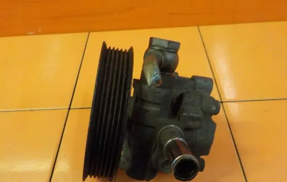 Land Rover Range Rover L322 Power steering pump QVB500390 9MB20