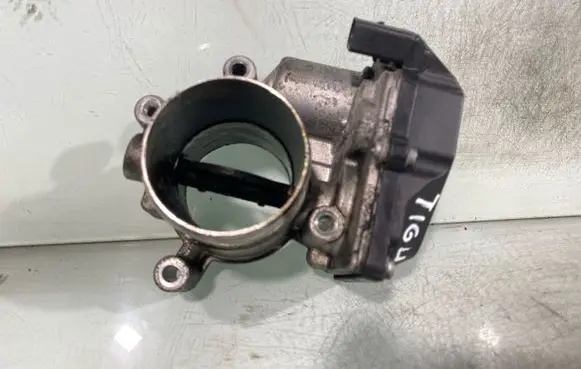 Volkswagen Tiguan Throttle valve 03L128063E