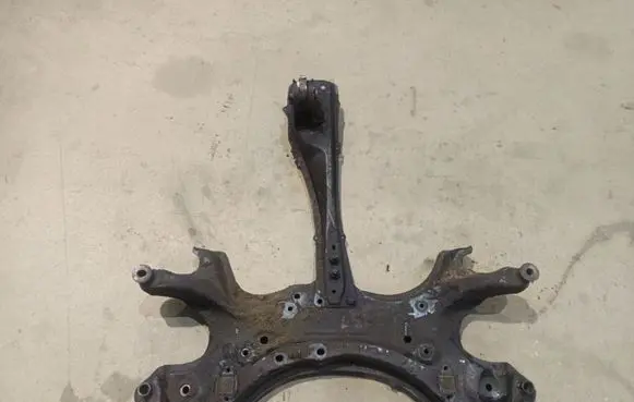 Toyota Corolla Verso AR10 Front subframe 