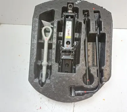 Jeep Grand Cherokee Tool set 68145663AB 04766498AA 68145664AB