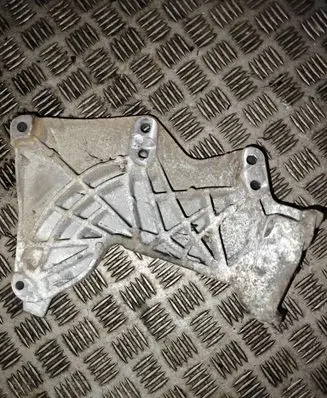 Mercedes-Benz Vito Viano W447 Engine mounting bracket A6222230001