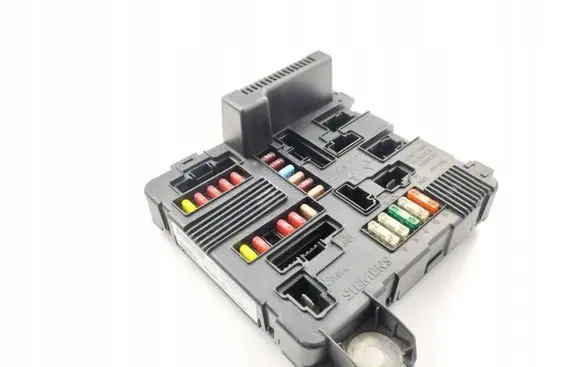 Renault Scenic II - Grand scenic II Fuse module 8200306032C