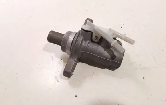 Master brake cylinder