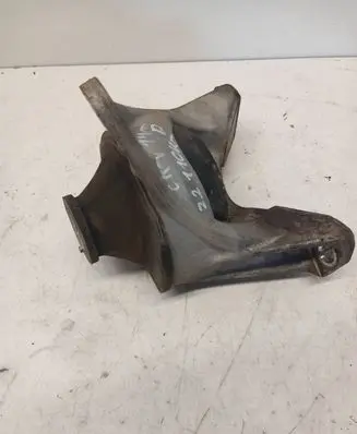 Honda CR-V Engine mount bracket