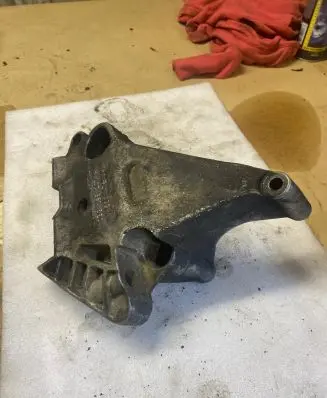 Volkswagen PASSAT B6 Engine mounting bracket 03G199207A V500KT542
