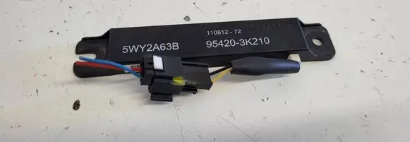 Hyundai ix35 Aerial antenna amplifier 954203K210 11081272 5WY2A63B
