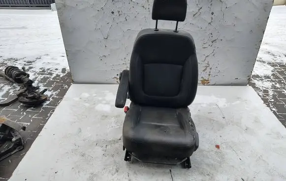 Renault Trafic III (X82) Front driver seat 