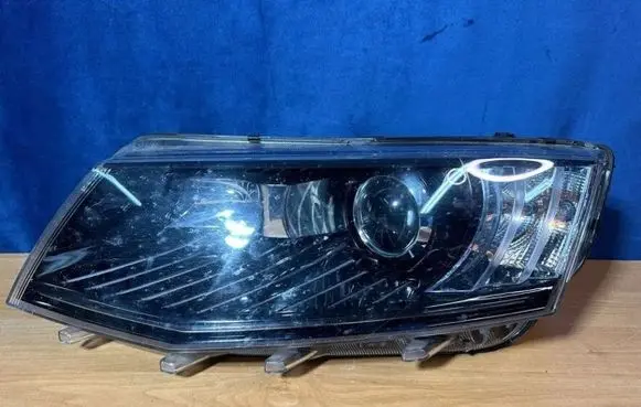 Skoda Octavia Mk3 (5E) Headlight/headlamp