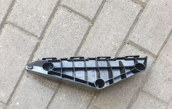 Toyota Avensis T270 Front bumper mounting bracket 5253505050