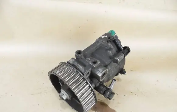 Dacia Logan I Fuel injection high pressure pump 8200577990 0032676AAE R9042A042A