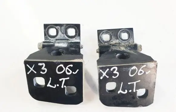 Rear door hinge set
