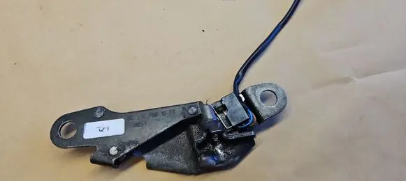 Mercedes-Benz SL R230 Convertible roof lock/latch 2307901077 A2307901077