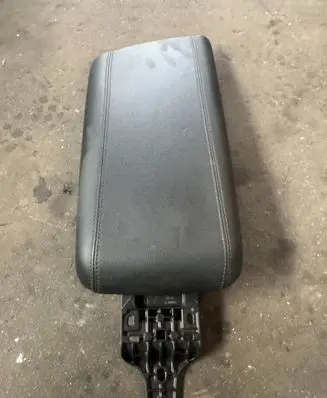 Alfa Romeo Stelvio Armrest 01561484120