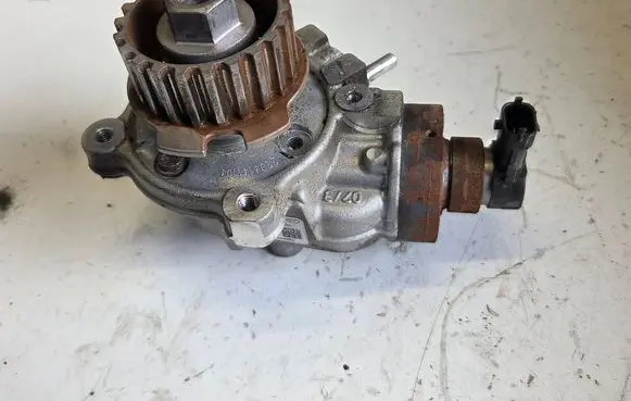 Opel Combo E Fuel injection high pressure pump 9817903080 0445010761