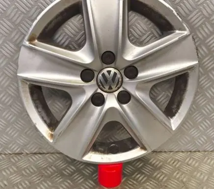 Volkswagen Golf V R16 wheel hub/cap/trim 5K0601147G