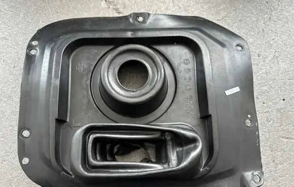 Nissan Terrano Gear shifter surround trim plastic 749672X800