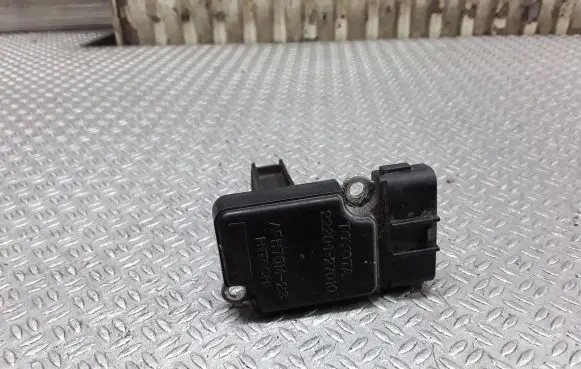 Toyota Corolla E120 E130 Mass air flow meter 2220427010