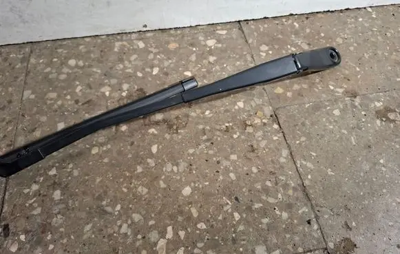 Volvo V60 Front wiper blade arm 30753504