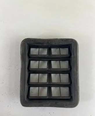 Chrysler Grand Voyager V Quarter panel pressure vent 