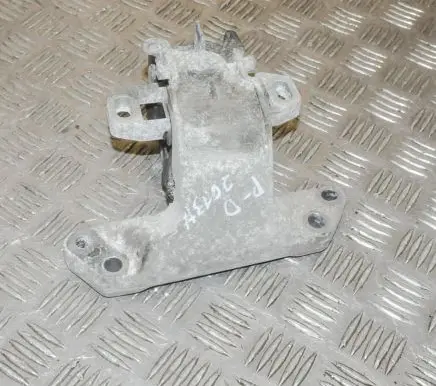 Peugeot 508 II Engine mount bracket