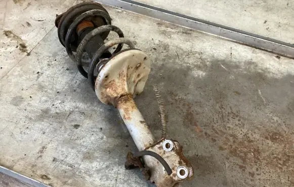 Mitsubishi Outlander Front shock absorber with coil spring 4231G