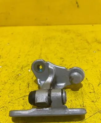 Mercedes-Benz ML W164 Front door upper hinge 